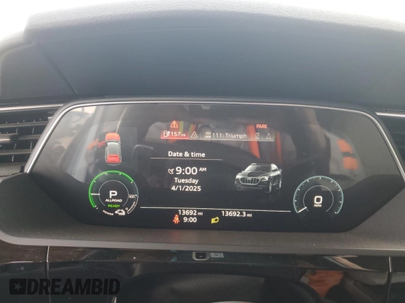 2019 Audi e-tron Prestige z VIN WA1VAAGEXKB014256, wystawiony jako Copart lot #51510555 z przebiegiem 13 692 mil mil oraz Szkoda całkowita • Salvage title. Historia ofert i sprzedaży dostępna na DreamBid. Obrazek 9.
