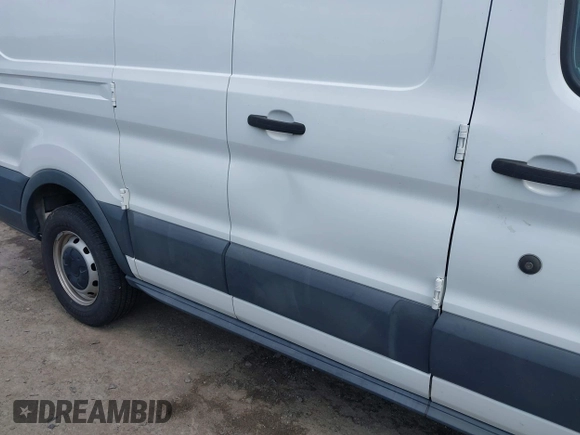 2016 Ford Transit Cargo z VIN 1FTYE1ZM9GKB14741, wystawiony jako IAAI lot #42165906 z przebiegiem 162 976 mil mil oraz . Historia ofert i sprzedaży dostępna na DreamBid. Obrazek 6.