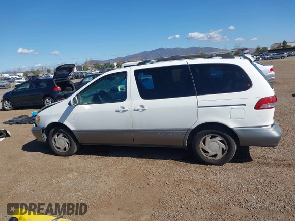 2002 Toyota Sienna LE with VIN 4T3ZF13C62U444564, listed as a IAAI auction lot 41515466 with 284,745 mi miles. Bid and sale history available at carsss.com. Image 15.