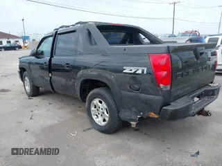 2005 Chevrolet Avalanche Z71 z VIN 3GNEK12Z25G222275, wystawiony jako IAAI lot #42616935 z przebiegiem 168 984 mil mil oraz . Historia ofert i sprzedaży dostępna na DreamBid. Obrazek 3.
