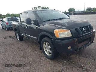 2009 Nissan Titan LE с VIN 1N6BA07CX9N318808, выставлен на аукционе IAAI как лот 42522212 с пробегом 276 410 миль миль и . История ставок и продаж доступна на DreamBid. Изображение 1.