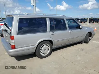 1995 Volvo 960 z VIN YV1KW9617S1025139, wystawiony jako Copart lot #74299394 z przebiegiem 92 545 mil mil oraz Szkody całkowita. Historia ofert i sprzedaży dostępna na DreamBid. Obrazek 3.