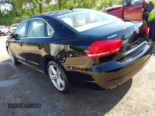 2014 Volkswagen Passat SE с VIN 1VWBN7A37EC002696, выставлен на аукционе IAAI как лот 42308028 с пробегом 165 111 миль миль и . История ставок и продаж доступна на DreamBid. Изображение 3.