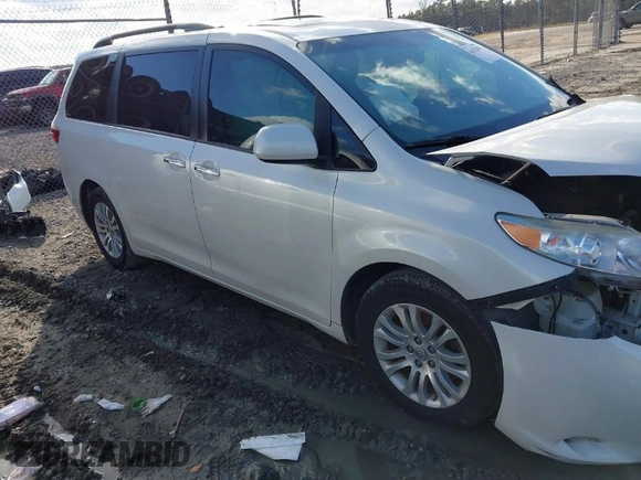 2017 Toyota Sienna XLE Auto Access Seat with VIN 5TDYZ3DC8HS766601, listed as a IAAI auction lot 41232878 with 133,861 mi miles. Bid and sale history available at carsss.com. Image 1.