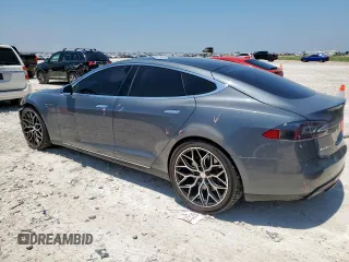 2013 Tesla Model S z VIN 5YJSA1AG1DFP08708, wystawiony jako Copart lot #58403985 z przebiegiem 120 809 mil mil oraz Szkoda całkowita • Salvage title. Historia ofert i sprzedaży dostępna na DreamBid. Obrazek 2.