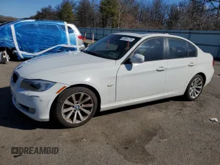 2011 BMW 3 Series 328i xDrive z VIN WBAPK5C57BA995948, wystawiony jako Copart lot #50664725 z przebiegiem 189 943 mil mil oraz Czysty tytuł • Clean title. Historia ofert i sprzedaży dostępna na DreamBid. Obrazek 1.