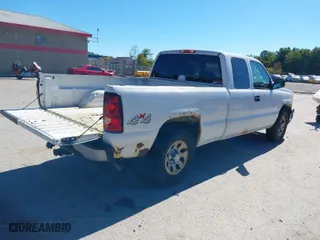 2006 Chevrolet Silverado 1500 LT1 with VIN 2GCEK19V161303709, listed as a IAAI auction lot 40294788 with 211,821 mi miles. Bid and sale history available at carsss.com. Image 4.