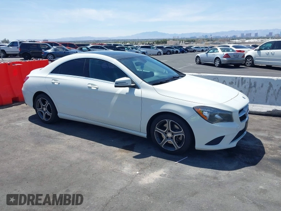 2014 Mercedes-Benz CLA 250 z VIN WDDSJ4EB3EN045327, wystawiony jako IAAI lot #42090466 z przebiegiem 121 805 mil mil oraz . Historia ofert i sprzedaży dostępna na DreamBid. Obrazek 1.