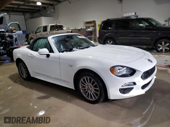 2017 FIAT 124 Spider Lusso z VIN JC1NFAEK5H0106151, wystawiony jako Copart lot #88738865 z przebiegiem 81 333 mil mil oraz Szkoda całkowita • Salvage title. Historia ofert i sprzedaży dostępna na DreamBid. Obrazek 4.