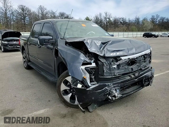 2022 Ford F-150 Lightning Pro z VIN 1FT6W1EV7NWG10601, wystawiony jako Copart lot #55057445 z przebiegiem Nie podano mil oraz Szkoda całkowita • Salvage title. Historia ofert i sprzedaży dostępna na DreamBid. Obrazek 13.