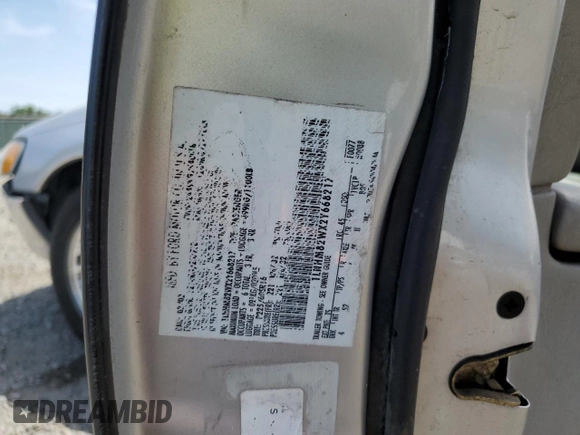2002 Lincoln Town Car Signature z VIN 1LNHM82WX2Y668217, wystawiony jako Copart lot #53368085 z przebiegiem 457 481 mil mil oraz Szkoda całkowita • Salvage title. Historia ofert i sprzedaży dostępna na DreamBid. Obrazek 12.