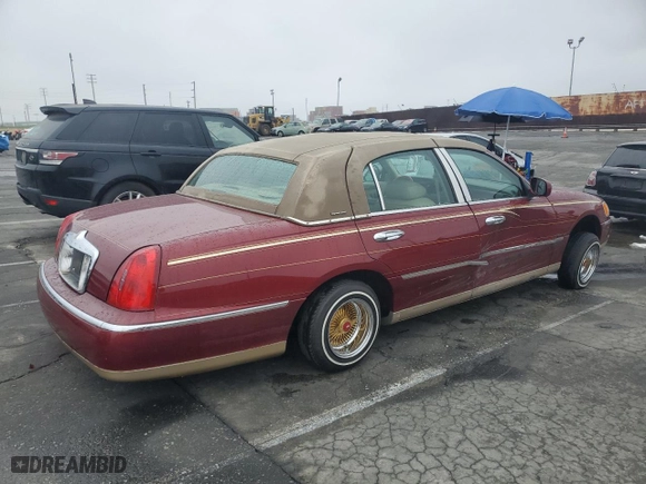 1999 Lincoln Town Car Signature with VIN 1LNHM82W7XY612906, listed as a Copart auction lot 50777435 with 110,414 mi miles and Salvage Title. Bid and sale history available at carsss.com. Image 3.