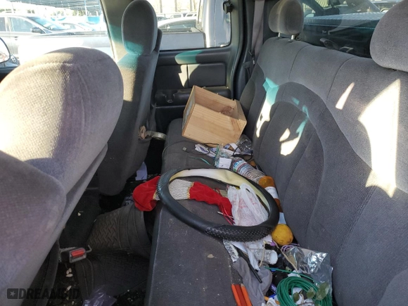 2002 GMC Sierra 1500 SLE with VIN 2GTEC19V321128421, listed as a Copart auction lot 89219675 with 0 mi miles and Salvage Title. Bid and sale history available at carsss.com. Image 10.