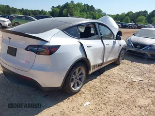 2021 Tesla Model Y Long Range z VIN 5YJYGDEE0MF204377, wystawiony jako IAAI lot #42139838 z przebiegiem Nie podano mil oraz . Historia ofert i sprzedaży dostępna na DreamBid. Obrazek 4.