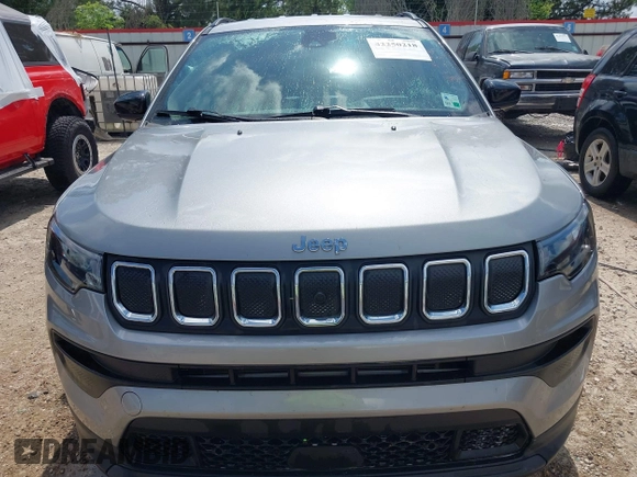 2022 Jeep Compass Latitude z VIN 3C4NJCBB7NT189257, wystawiony jako IAAI lot #42250218 z przebiegiem 13 743 mil mil oraz . Historia ofert i sprzedaży dostępna na DreamBid. Obrazek 12.
