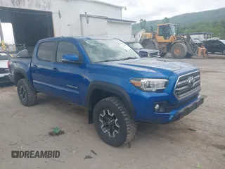 2017 Toyota Tacoma SR5 z VIN 3TMCZ5AN4HM048572, wystawiony jako IAAI lot #42216155 z przebiegiem 119 873 mil mil oraz . Historia ofert i sprzedaży dostępna na DreamBid. Obrazek 1.