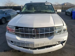 2010 Lincoln Navigator z VIN 5LMJJ2H58AEJ10577, wystawiony jako Copart lot #46904225 z przebiegiem 131 479 mil mil oraz Czysty tytuł • Clean title. Historia ofert i sprzedaży dostępna na DreamBid. Obrazek 5.