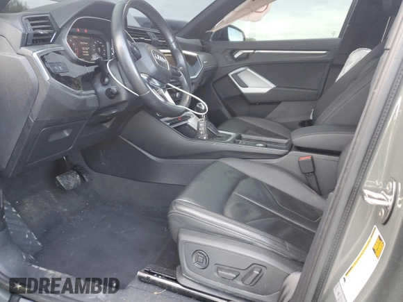 2023 Audi Q3 S line Premium z VIN WA1DECF35P1094199, wystawiony jako Copart lot #52099525 z przebiegiem 50 304 mil mil oraz Szkody całkowita. Historia ofert i sprzedaży dostępna na DreamBid. Obrazek 7.