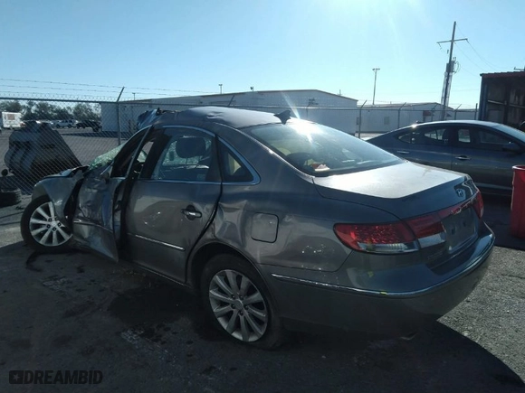 2009 Hyundai Azera GLS with VIN KMHFC46D29A352731, listed as a IAAI auction lot 35110847 with 1 mi miles. Bid and sale history available at carsss.com. Image 3.