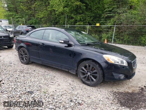 2011 Volvo C70 z VIN YV1672MC3BJ119321, wystawiony jako Copart lot #58251285 z przebiegiem 166 931 mil mil oraz Szkoda całkowita • Salvage title. Historia ofert i sprzedaży dostępna na DreamBid. Obrazek 4.