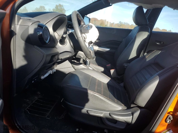 2020 Nissan Kicks SR with VIN 3N1CP5DV3LL554803, listed as a Copart auction lot 77811474 with 23,320 mi miles and Salvage Title. Bid and sale history available at carsss.com. Image 7.