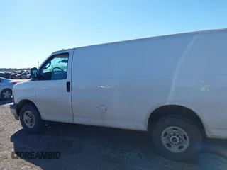 2021 GMC Savana Cargo Van with VIN 1GTW7AF73M1305847, listed as a IAAI auction lot 41728591 with 124,154 mi miles. Bid and sale history available at carsss.com. Image 14.