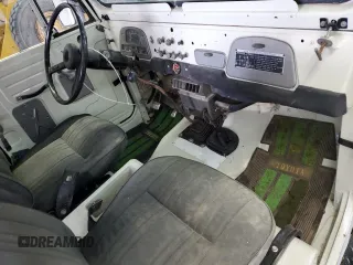 1974 Toyota Land Cruiser z VIN FJ40178981, wystawiony jako Copart lot #74798404 z przebiegiem 31 601 mil mil oraz Czysty tytuł • Clean title. Historia ofert i sprzedaży dostępna na DreamBid. Obrazek 8.