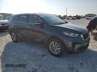 2020 Kia Sorento LX z VIN 5XYPG4A35LG671902, wystawiony jako Copart lot #49855845 z przebiegiem 94 537 mil mil oraz Czysty tytuł • Clean title. Historia ofert i sprzedaży dostępna na DreamBid. Obrazek 4.
