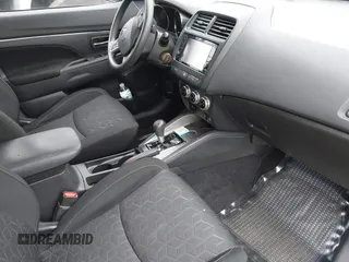 2021 Mitsubishi Outlander ES z VIN JA4APUAU6MU033599, wystawiony jako IAAI lot #42367650 z przebiegiem 20 565 mil mil oraz . Historia ofert i sprzedaży dostępna na DreamBid. Obrazek 5.