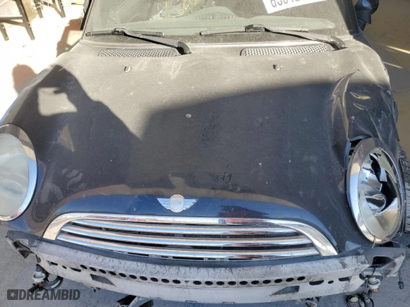 2005 MINI Cooper Convertible with VIN WMWRF33415TF62467, listed as a Copart auction lot 83312854 with 0 mi miles and Salvage Title. Bid and sale history available at carsss.com. Image 11.