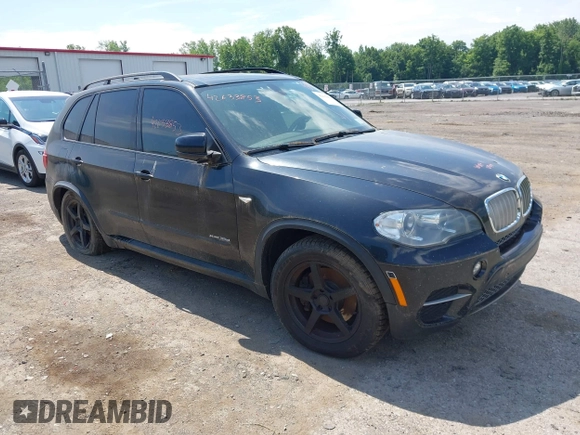 2012 BMW X5 35d z VIN 5UXZW0C51CL665326, wystawiony jako IAAI lot #42633853 z przebiegiem Nie podano mil oraz . Historia ofert i sprzedaży dostępna na DreamBid. Obrazek 1.