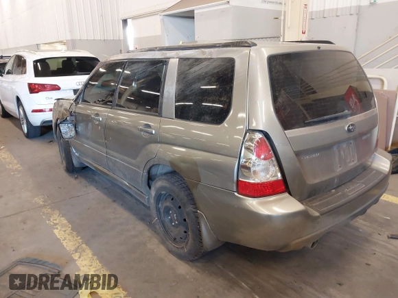 2007 Subaru Forester X w/Premium Pkg with VIN JF1SG65657H719525, listed as a IAAI auction lot 41696437 with 217,895 mi miles. Bid and sale history available at carsss.com. Image 3.
