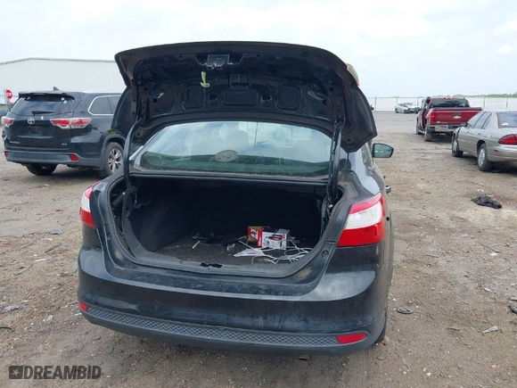 2012 Ford Focus SE with VIN 1FAHP3F21CL374814, listed as a IAAI auction lot 41940935 with 224,707 mi miles. Bid and sale history available at carsss.com. Image 6.