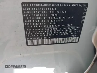 2023 Volkswagen Tiguan SE z VIN 3VVNB7AX9PM121316, wystawiony jako IAAI lot #42138562 z przebiegiem 19 118 mil mil oraz . Historia ofert i sprzedaży dostępna na DreamBid. Obrazek 9.
