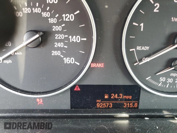 2015 BMW 3 Series 320i xDrive с VIN WBA3C3C55FP664210, выставлен на аукционе Copart как лот 64641294 с пробегом 92 573 миль миль и Списание • Salvage title. История ставок и продаж доступна на DreamBid. Изображение 9.