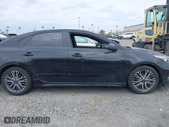 2023 Kia Forte GT-Line z VIN 3KPF54AD8PE539617, wystawiony jako IAAI lot #41890617 z przebiegiem 26 855 mil mil oraz . Historia ofert i sprzedaży dostępna na DreamBid. Obrazek 13.