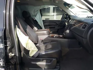 2010 GMC Yukon Denali with VIN 1GKUCEEF4AR235246, listed as a IAAI auction lot 41686326 with 299,687 mi miles. Bid and sale history available at carsss.com. Image 5.