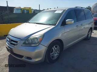 2005 Honda Odyssey EX-L with VIN 5FNRL38705B008884, listed as a IAAI auction lot 42081384 with 219,336 mi miles. Bid and sale history available at carsss.com. Image 2.