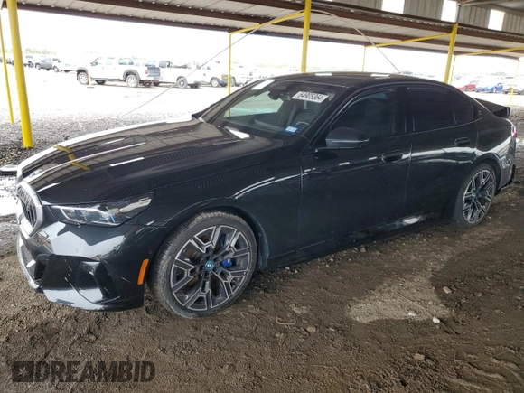 2024 BMW i5 eDrive40 z VIN WBY33FK01RCP20132, wystawiony jako Copart lot #64905364 z przebiegiem 10 638 mil mil oraz Szkody całkowita. Historia ofert i sprzedaży dostępna na DreamBid. Obrazek 1.