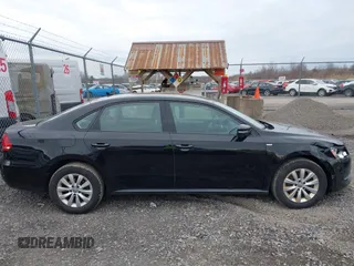 2014 Volkswagen Passat Wolfsburg Edition z VIN 1VWAT7A31EC098634, wystawiony jako IAAI lot #41924146 z przebiegiem 80 872 mil mil oraz . Historia ofert i sprzedaży dostępna na DreamBid. Obrazek 13.