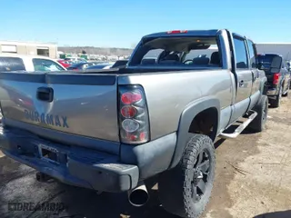 2006 Chevrolet Silverado 2500HD LT1 with VIN 1GCHK23D46F156040, listed as a IAAI auction lot 41635723 with 298,999 mi miles. Bid and sale history available at carsss.com. Image 4.
