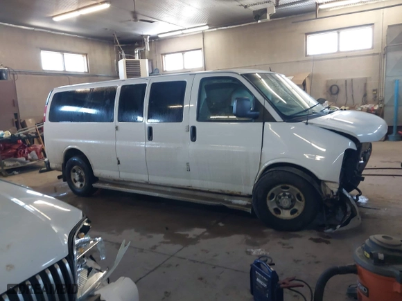 2012 Chevrolet Express Passenger 1LT with VIN 1GAZG1FG6C1160906, listed as a IAAI auction lot 41293635 with 314,405 mi miles. Bid and sale history available at carsss.com. Image 13.