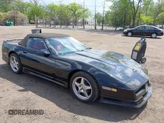 1987 Chevrolet Corvette z VIN 1G1YY3183H5125728, wystawiony jako IAAI lot #42176153 z przebiegiem 82 240 mil mil oraz . Historia ofert i sprzedaży dostępna na DreamBid. Obrazek 1.