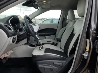 2019 Jeep Compass Latitude с VIN 3C4NJCBB8KT749475, выставлен на аукционе Copart как лот 57712415 с пробегом 43 119 миль миль и Списание • Salvage title. История ставок и продаж доступна на DreamBid. Изображение 7.