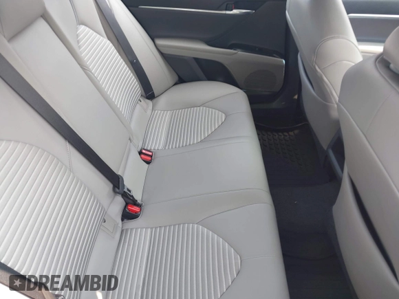2018 Toyota Camry LE z VIN 4T1B11HK7JU033701, wystawiony jako IAAI lot #42417229 z przebiegiem 49 977 mil mil oraz . Historia ofert i sprzedaży dostępna na DreamBid. Obrazek 8.