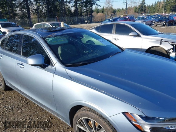 2017 Volvo S90 Momentum with VIN YV1A22MK0H1014633, listed as a IAAI auction lot 41266677 with 46,470 mi miles. Bid and sale history available at carsss.com. Image 6.
