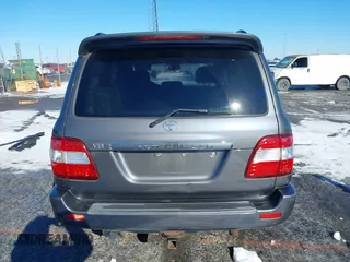 2007 Toyota Land Cruiser with VIN JTEHT05J372107212, listed as a IAAI auction lot 41281746 with 136,460 mi miles. Bid and sale history available at carsss.com. Image 16.