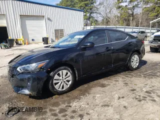 2025 Nissan Sentra S z VIN 3N1AB8BV2SY209600, wystawiony jako Copart lot #45678985 z przebiegiem 14 277 mil mil oraz Szkoda całkowita • Salvage title. Historia ofert i sprzedaży dostępna na DreamBid. Obrazek 1.