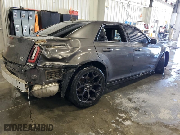 2019 Chrysler 300 S z VIN 2C3CCABG8KH689406, wystawiony jako Copart lot #48903385 z przebiegiem 129 498 mil mil oraz Tytuł czysty. Historia ofert i sprzedaży dostępna na DreamBid. Obrazek 3.