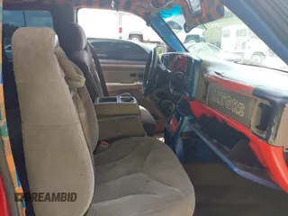 2000 GMC Sierra 1500 SLE z VIN 2GTEC19TXY1234274, wystawiony jako IAAI lot #42339947 z przebiegiem 364 902 mil mil oraz . Historia ofert i sprzedaży dostępna na DreamBid. Obrazek 5.